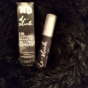 Urban Decay De-Slick oil control setting spray. Brand new, 1 oz. never used